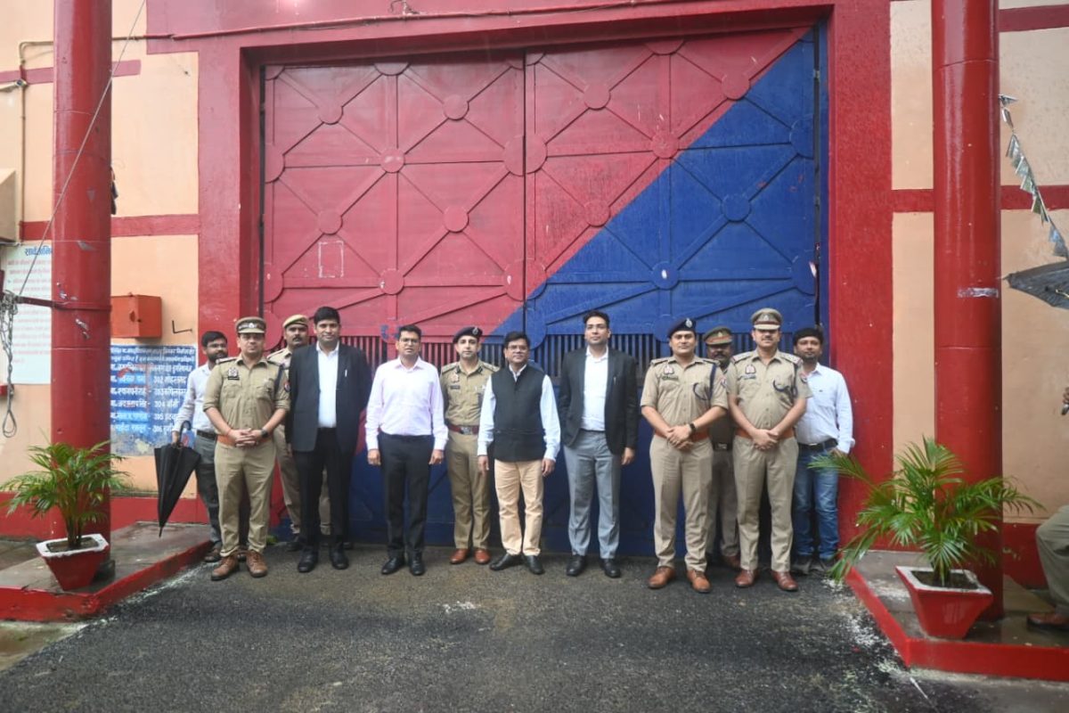 जिला जज, जिलाधिकारी व वरिष्ठ पुलिस अधीक्षक सिद्धार्थनगर द्वारा जिला कारागार सिद्धार्थनगर का किया गया आकस्मिक निरीक्षण।